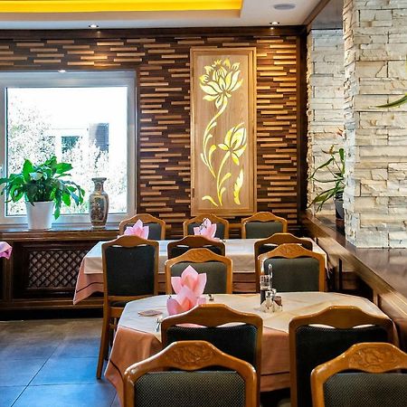 Gaststaette Lin Garden Hotell Untergruppenbach Eksteriør bilde