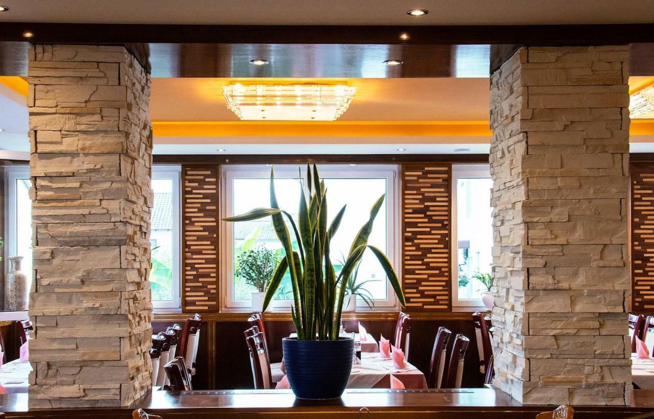 Gaststaette Lin Garden Hotell Untergruppenbach Eksteriør bilde