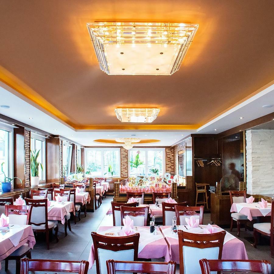 Gaststaette Lin Garden Hotell Untergruppenbach Eksteriør bilde