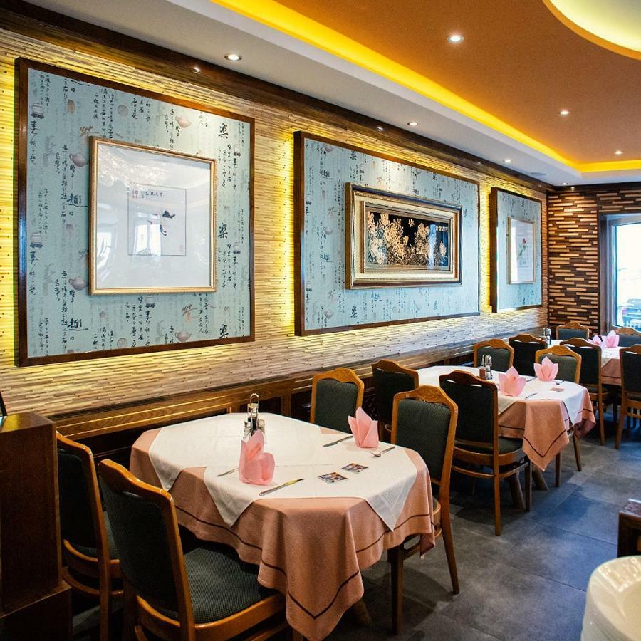 Gaststaette Lin Garden Hotell Untergruppenbach Eksteriør bilde