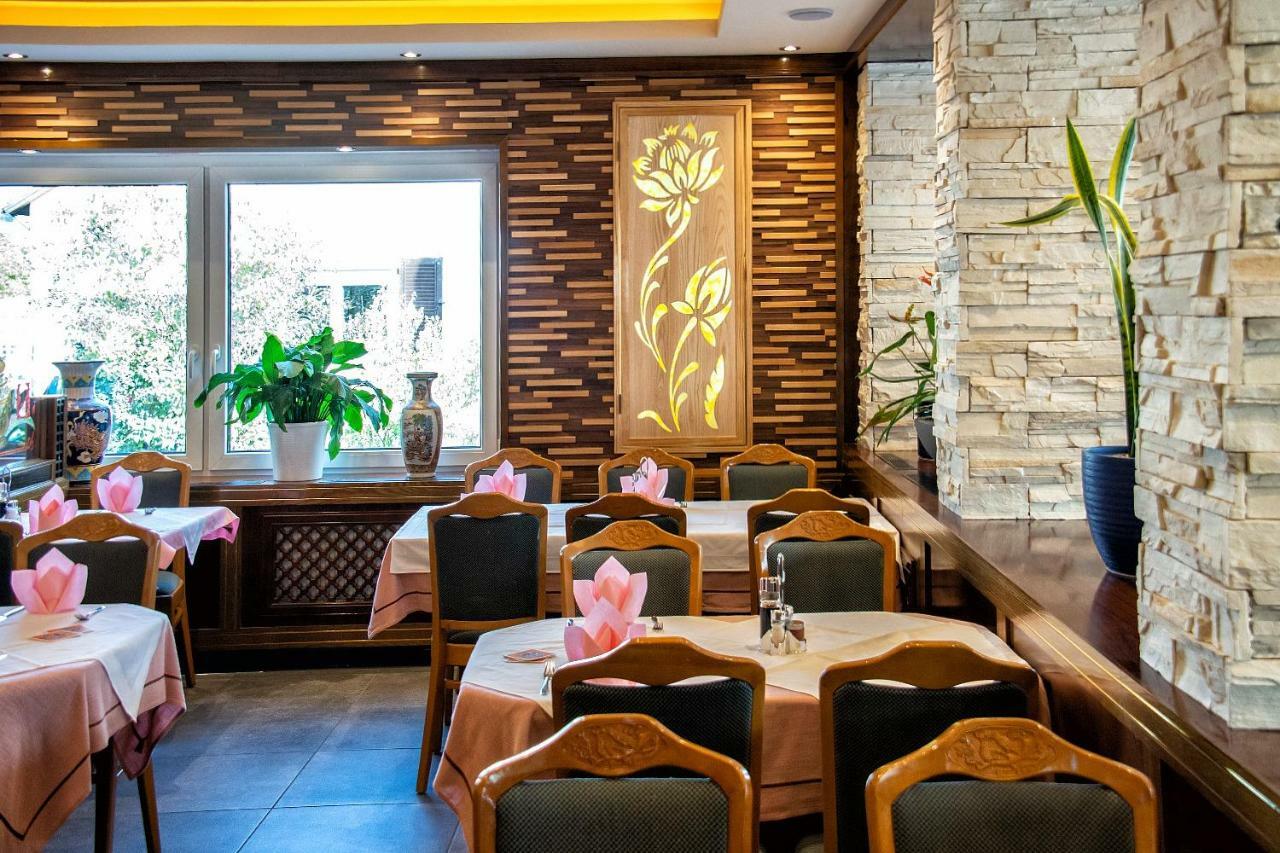 Gaststaette Lin Garden Hotell Untergruppenbach Eksteriør bilde