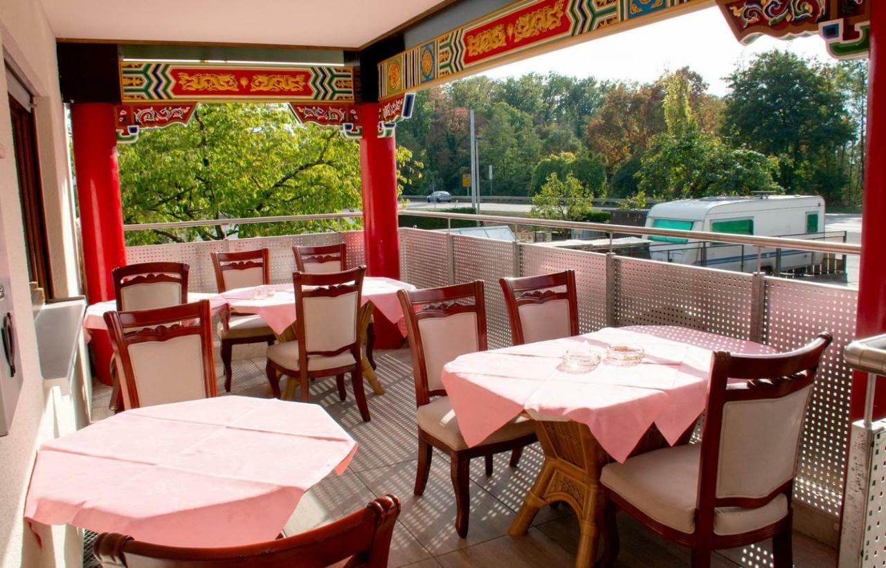 Gaststaette Lin Garden Hotell Untergruppenbach Eksteriør bilde