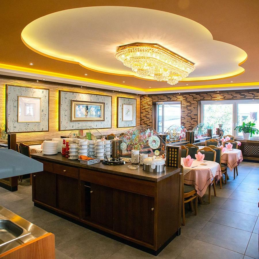 Gaststaette Lin Garden Hotell Untergruppenbach Eksteriør bilde