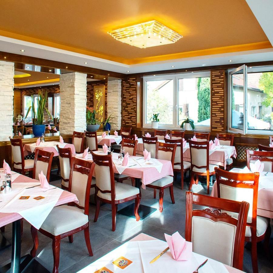 Gaststaette Lin Garden Hotell Untergruppenbach Eksteriør bilde